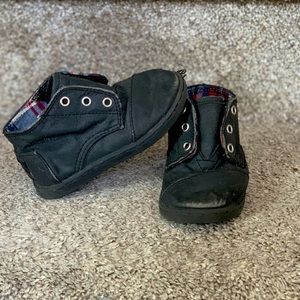 TOMS T6 black boots / high tops